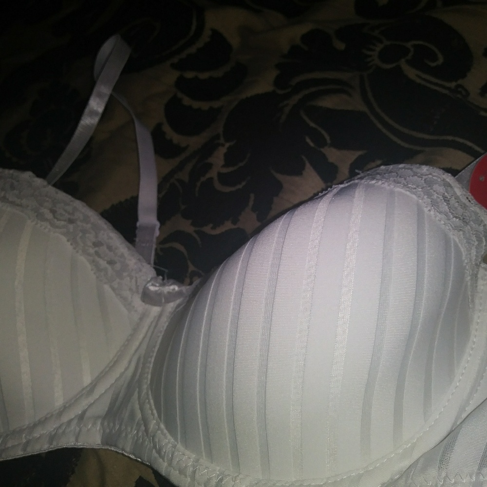36c all white bra -wear five ways bra lightly padd